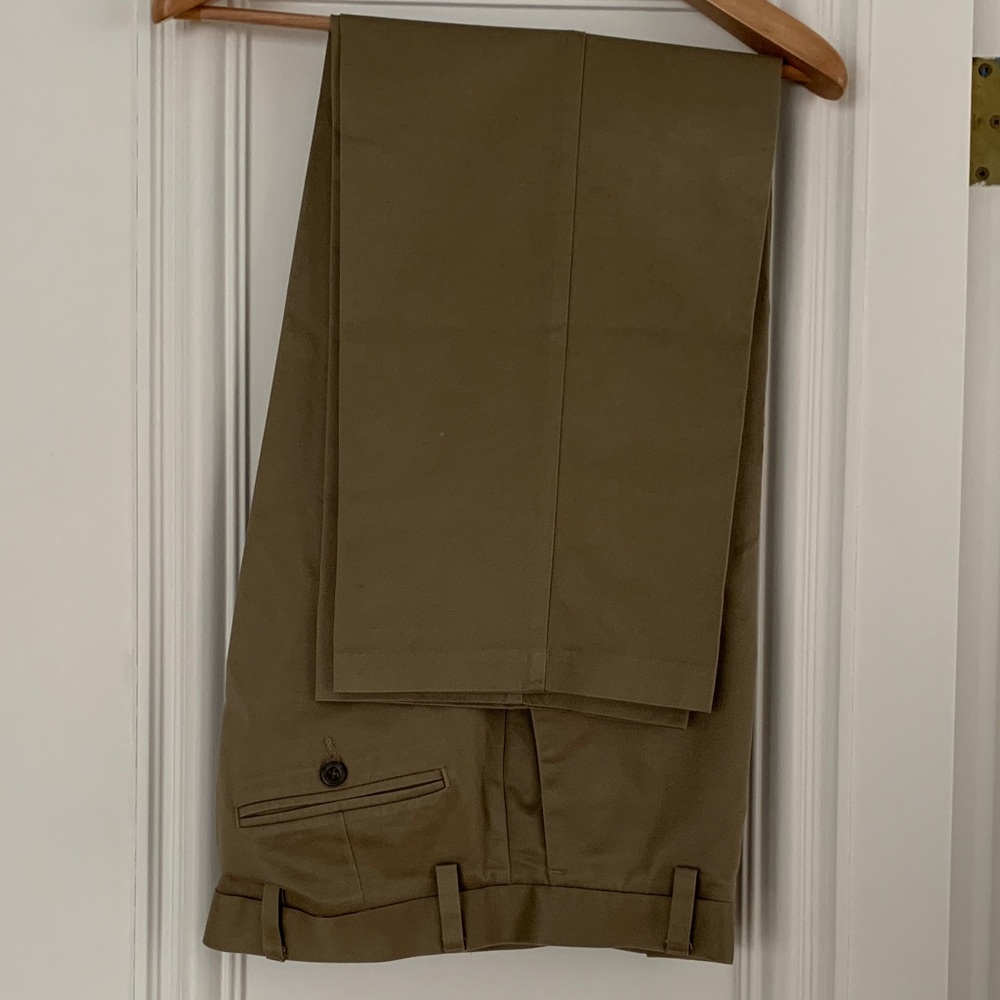 Dockers Men's D3 Khaki Chinos- 100% cotton-size 32 x 30-great condition!